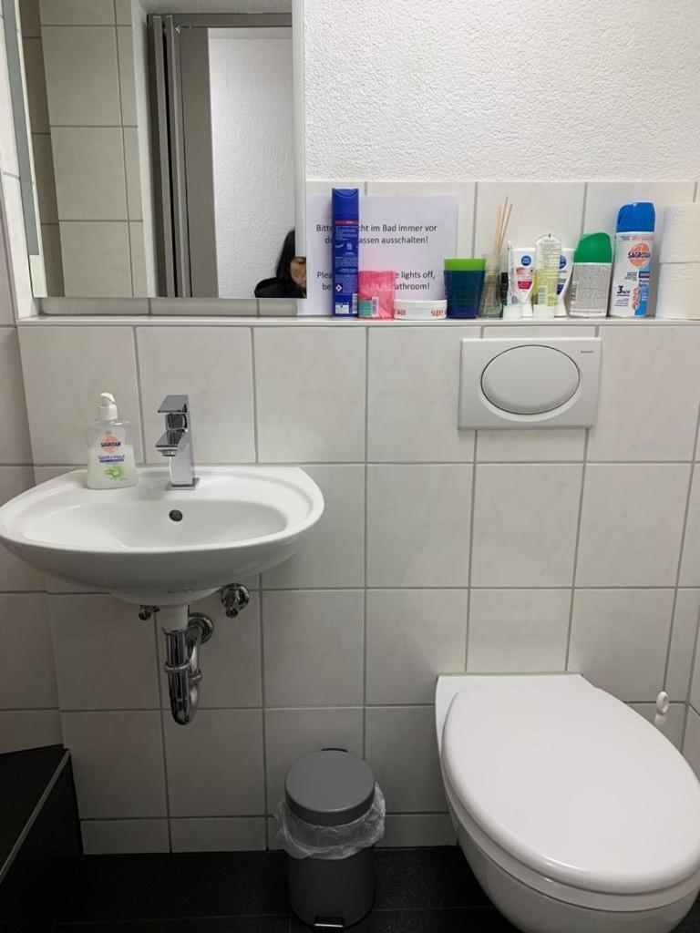 Guenstige Zimmer-Unterkunft Zimmer Mit Gemeinschaftsbad Lörrach Exterior foto
